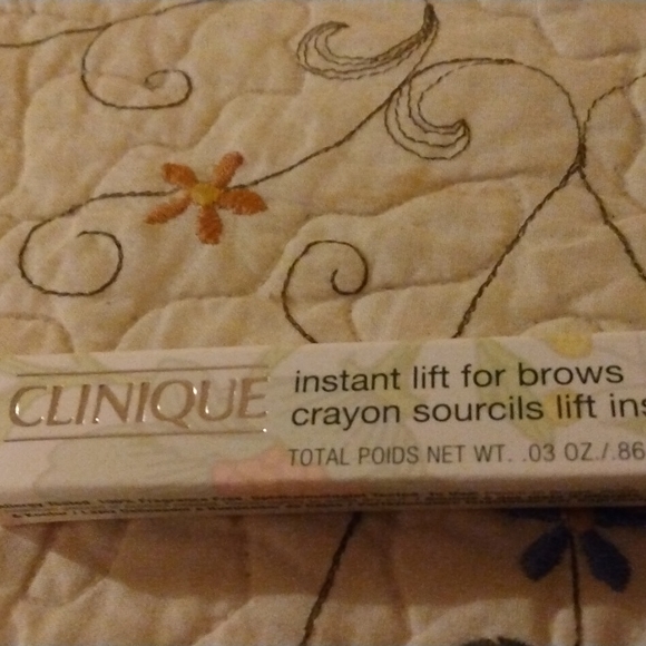Clinique Brow Lift - Picture 1 of 9